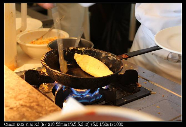 ［前金區］：高雄國賓大飯店（標準雙人房 / 約10坪）