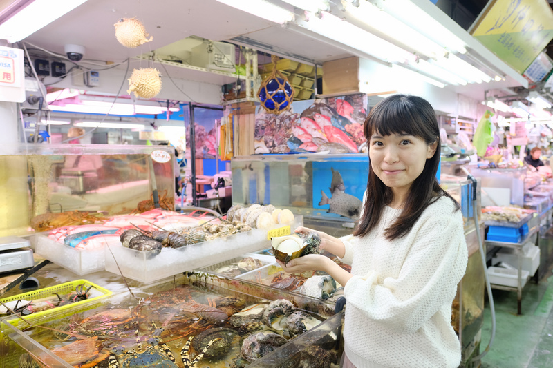 【沖繩】第一牧志公設市場：沖繩人的廚房！必買必吃美食＆海鮮喊