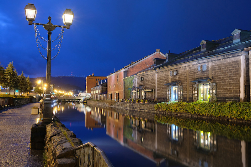 【北海道】小樽運河：搭遊覽船、看夜景、逛商店街，冬天點燈超漂