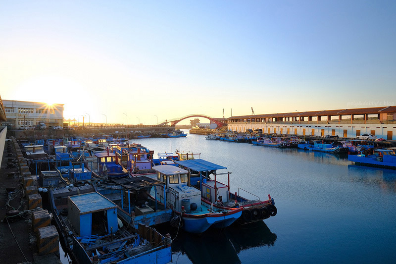 【桃園】竹圍漁港：美食餐廳、生魚片螃蟹攤位推薦、附近景點一日