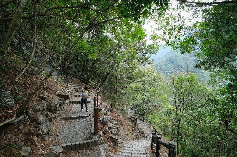 【台中】谷關景點一日遊：溫泉公園、明治老街、吊橋步道＆美食交