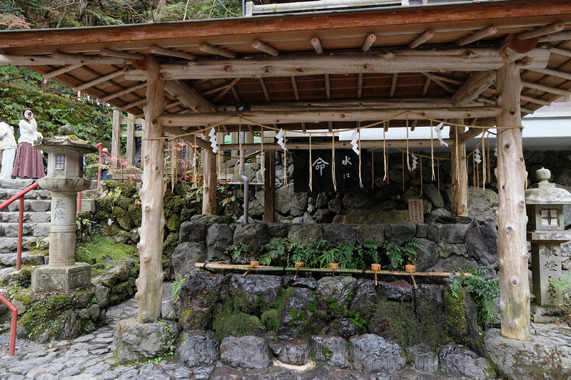 【京都】貴船神社：冬天白雪超美！秋天楓葉、點燈時間必去 (含