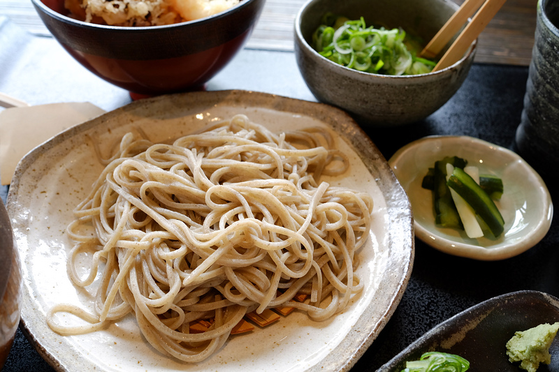 【京都】嵐山よしむら：手打蕎麥麵，渡月橋超人氣美食，坐擁櫻花