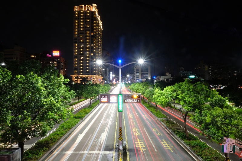 【高雄景點】愛河怎麼逛：愛河之心夜景、愛河市集、愛之船美食一