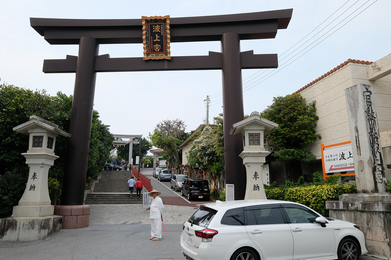 【沖繩】波上宮：海灘上的絕美神社！交通停車、書包御守＆最佳拍