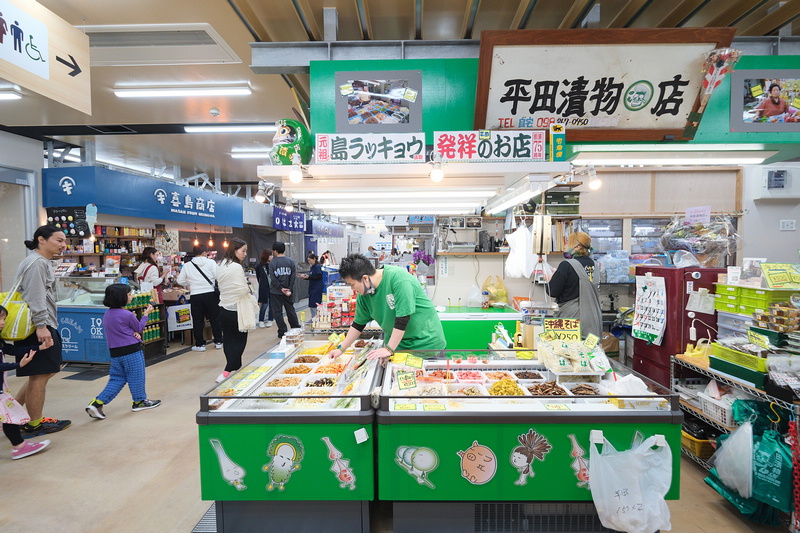 【沖繩】第一牧志公設市場：沖繩人的廚房！必買必吃美食＆海鮮喊