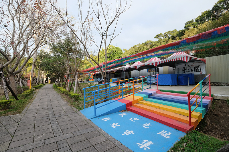 【苗栗】貓狸山功維敘隧道：七彩霓虹燈步道、懷舊火車、市集美食